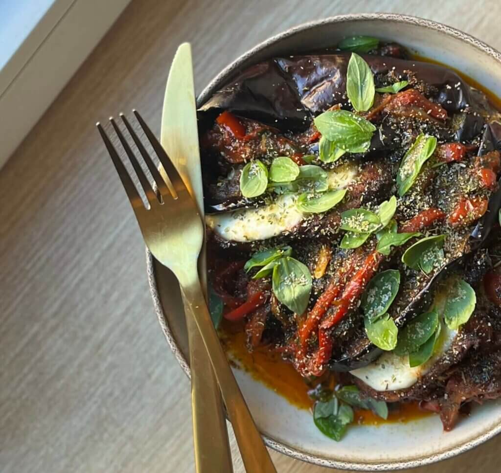 Assiette d'aubergine-parmigiana.